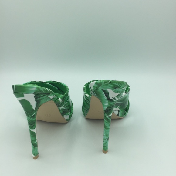 🎊HP🎉UNIQUE GREEN LEAF PRINT HEELS - Picture 7 of 8